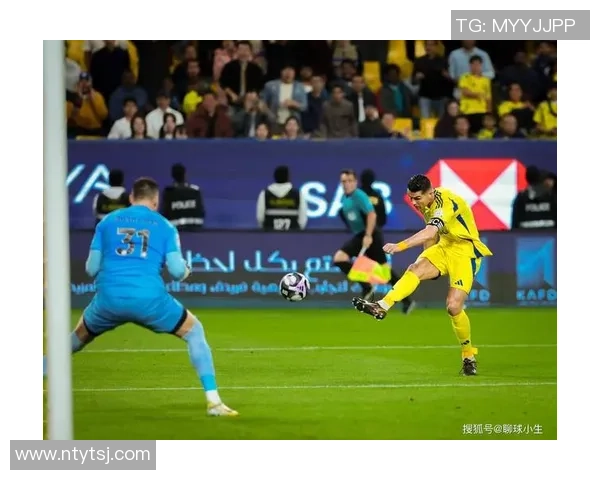 足球巨星们曾遭遇哪些惊人犯规揭秘他们的血泪历程